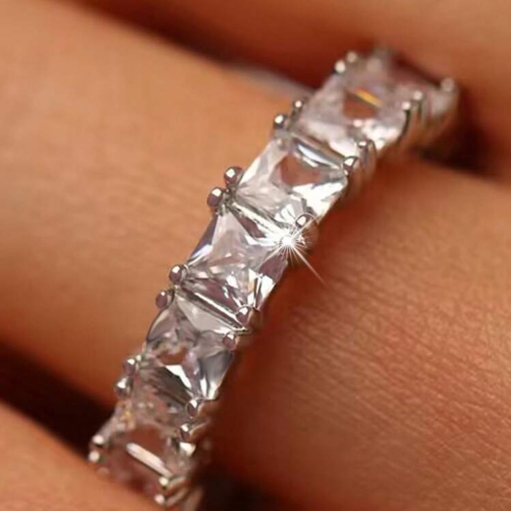 Elegant Ellipse Ring - Picture 2 of 3